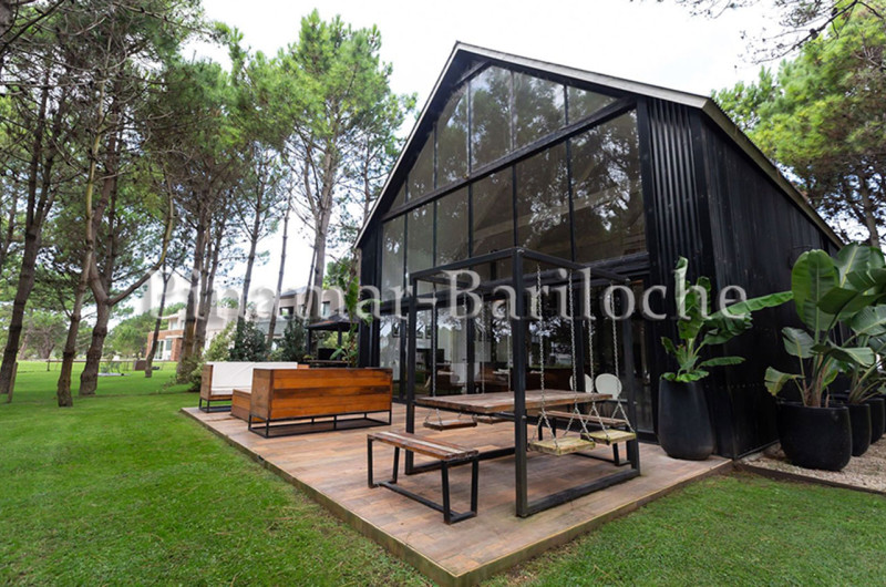 Vista exterior deck y parque.