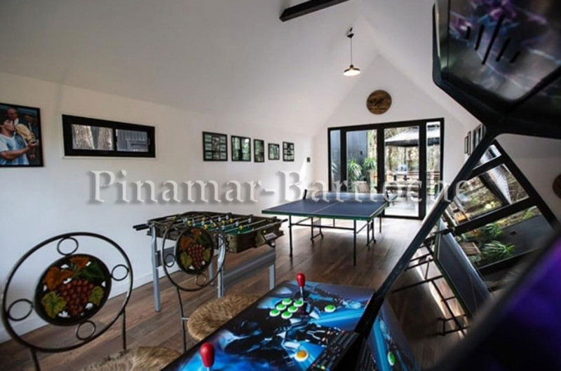 Playroom con juegos.
