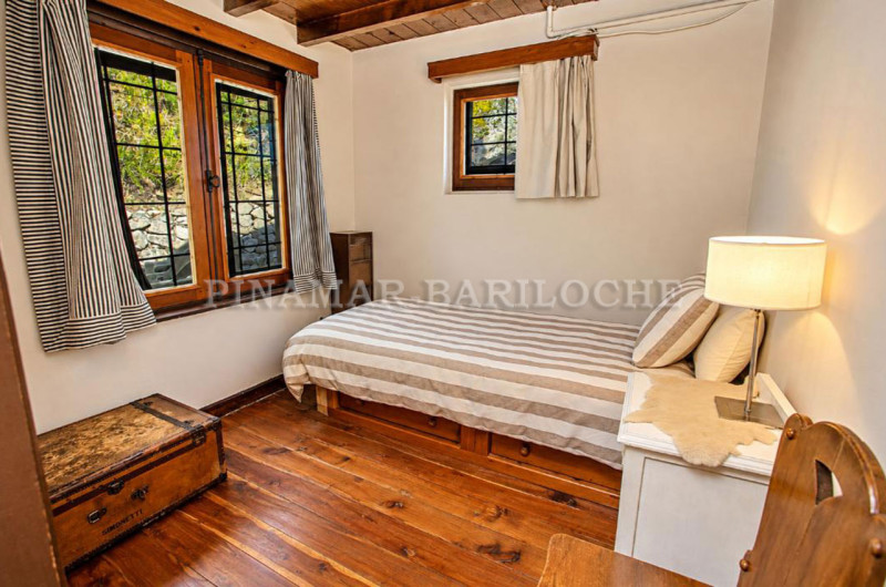 Primer Dormitorio con 1 cama individual.