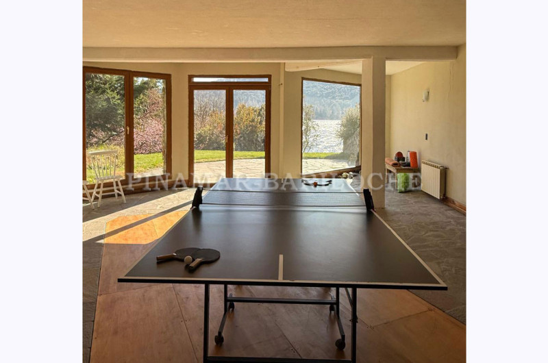 Mesa de ping-pong.