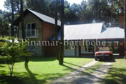 Casa en Frontera de Pinamar con pileta, alquiler temporario enero y febrero. Casa en 2 plantas. Parque, frente y explanda para vehículos de casa en Pinamar