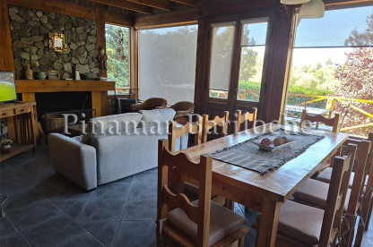 Cabaña en alquiler en Bariloche cercana al centro. Ambiente integrado de cabaña en alquiler directo en Bariloche.