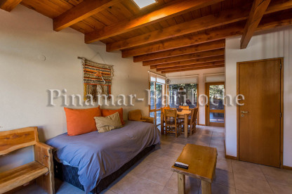 Departamento dentro de complejo en Villa la Angostura. Capacidad 6 personas. Living Comedor de departamento en alquiler en Angostura