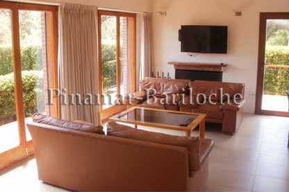 Ambiente principal luminoso de casa para vacaciones en Pinamar Centro