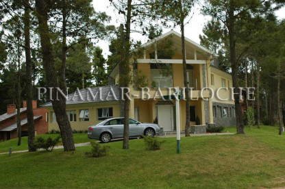 Dueño alquila casa frente al golf de Pinamar, 4 Dorm y Dependencia, cochera cerrada, jacuzzi exterior Chalet en alquiler frente al golf - Capacidad 8 / 9 personas