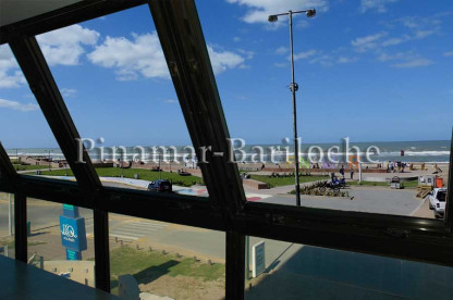 Vista privilegiada al mar desde el departamento. Ideal para unas vacaciones frente a la playa. Vista al mar desde el departamento en Alquiler en Pinamar