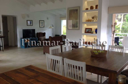 Ambiente integrado de casa en alquiler en Pinamar dueño directo