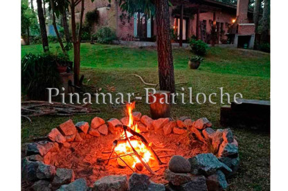 Chalet en alquiler en Cariló | Fogón en parque a 1 cuadra del Golf