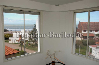 Propiedad en venta a metros del mar en 3 plantas zona centro de Pinamar. Ambiente con vista al mar de casa en Venta en Pinamar