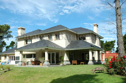 Casa en Pinamar con amplio parque