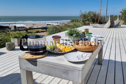 Frente al mar casa en alquiler temporada, por mes o quincena, 4 dorm y dep, con carpa en balneario Ostende - Casa de playa frente al mar, 4 Dorm y Dependencia