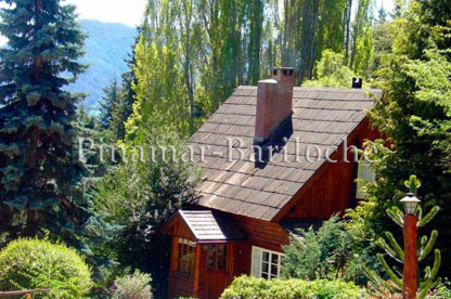Alquiler de cabaña en lago gutierrez Bariloche Vista exterior en el bosque, cabaña en alquiler en Bariloche