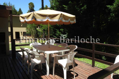 Casa en alquiler en Cariló | Deck con parrilla para 7 personas