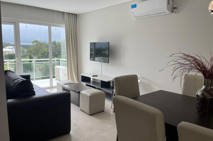 Departamento en alquiler en Pinamar edificio con amenities. Zona centro. Ambiente principal del departamento