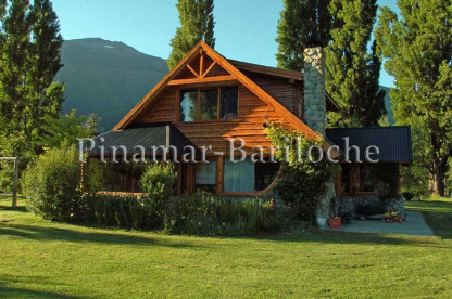 Cabañas con servicios frente al lago Gutierrez. Parque y frente en madera de cabaña en lago Gutierrez