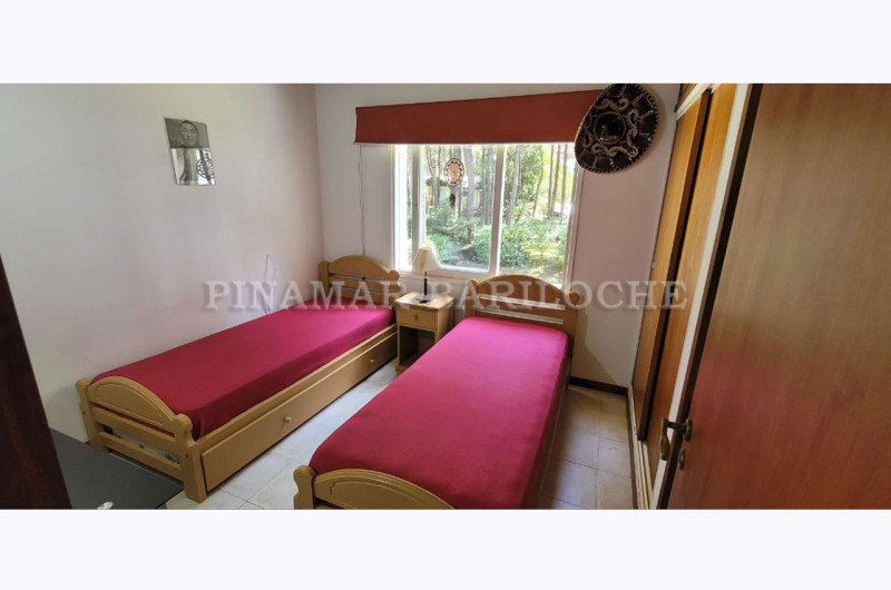 Planta Alta: 3er Dormitorio con dos camas individuales.