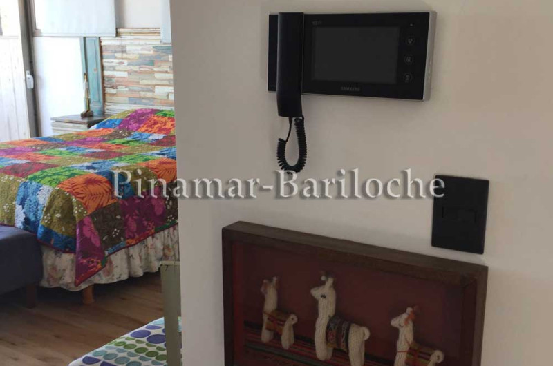 Planta alta: primer dormitorio con baño en suite.
