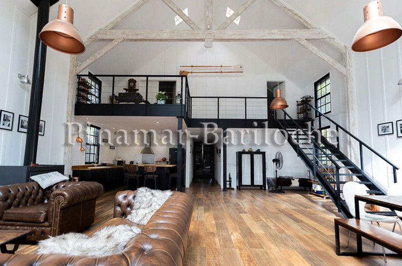 Living-Comedor-Cocina y acceso a Planta Alta.