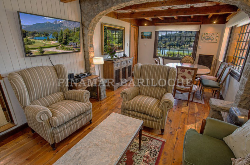 Living comedor con increible vista al parque y lago.