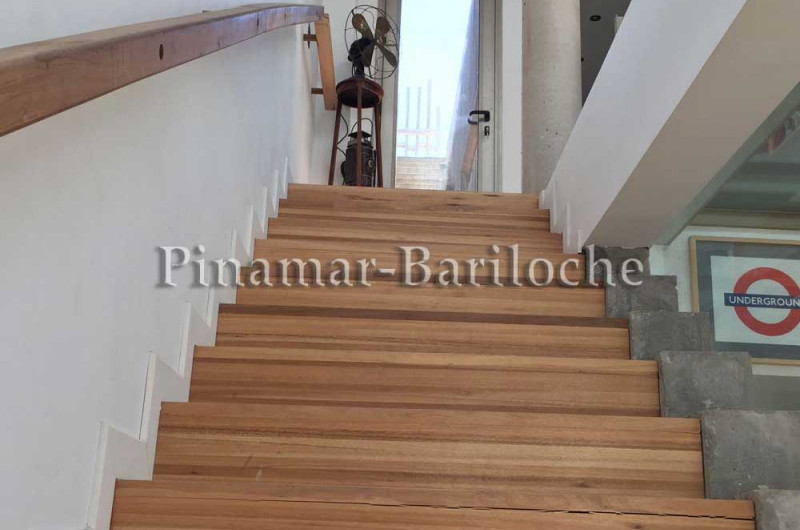 Acceso a Planta Alta.