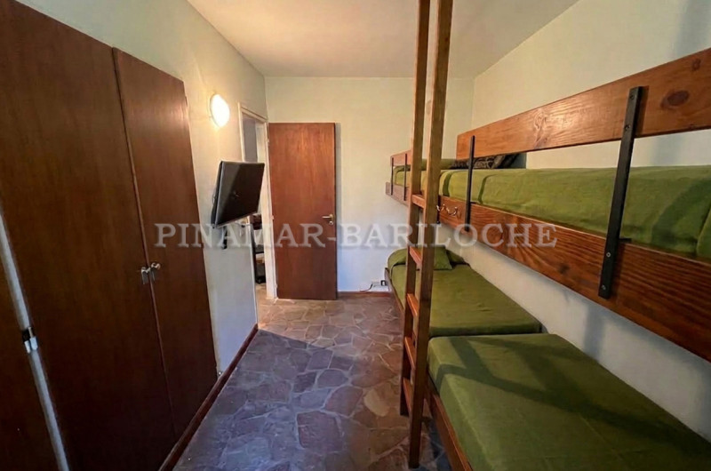 Nivel de Acceso: 3er) Dormitorio con camas cucheta. 4 pers