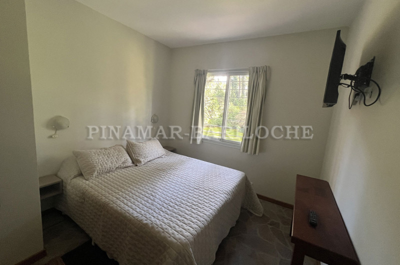 Nivel Acceso: 4to) Dormitorio (cama matri o 2 individuales)