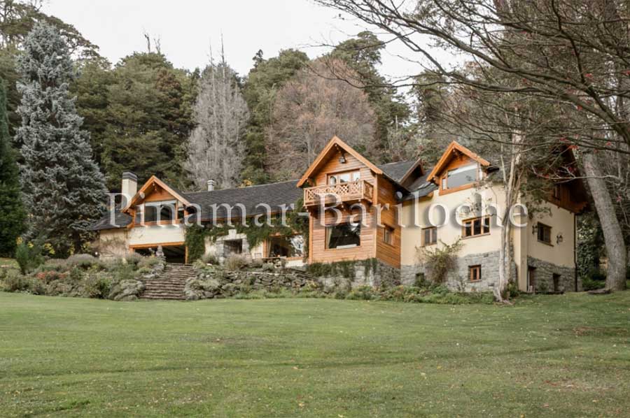 Casa De Categoría Con Pileta, Muelle Y Costa En Bariloche – 687