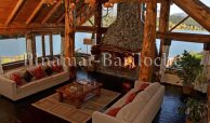 Casa de categoría en venta en Bariloche con costa de lago, 2 piletas climatizadas y costa y muelle propio
