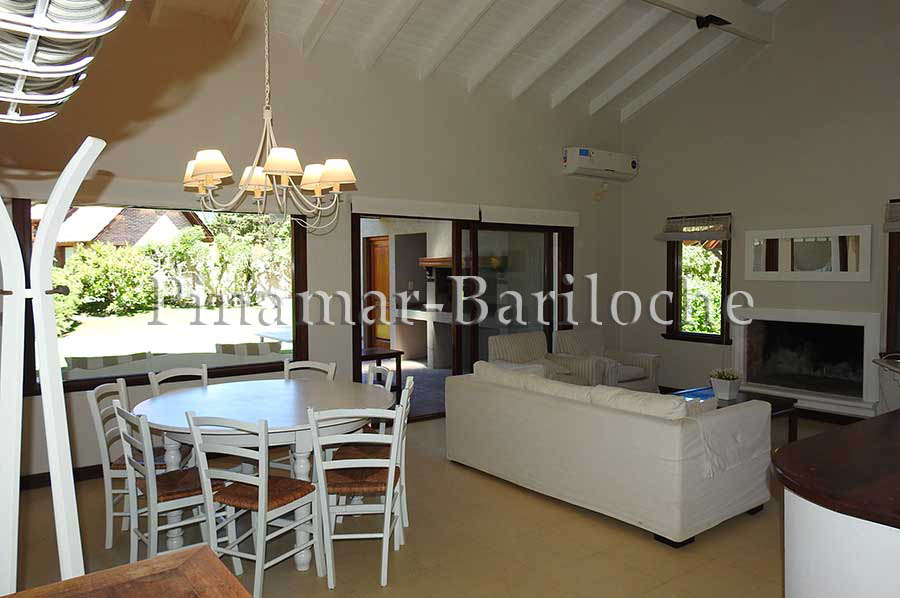 casa en venta a metros de la playa Balneario CR